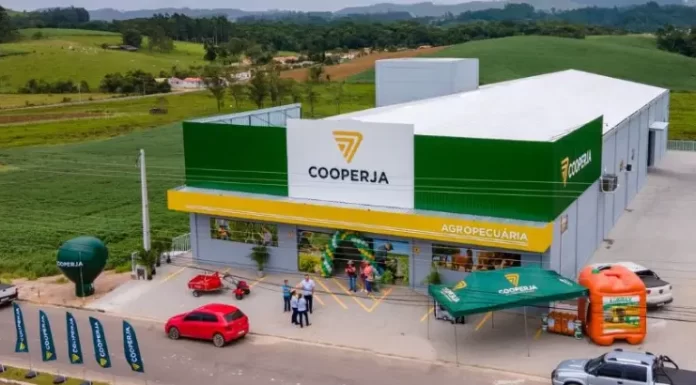 Cooperja inaugura loja agropecuária em Treze de Maio