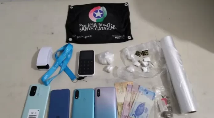 Ação conjunta das Polícias Civil e Militar resulta na prisão de um homem e apreensão de cocaína, maconha e R$ 5mil em espécie