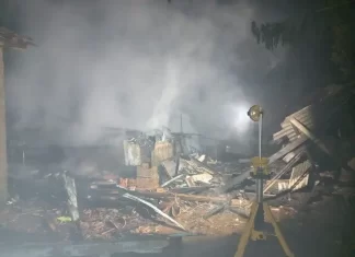 Residência é destruída por incêndio em Jacinto Machado