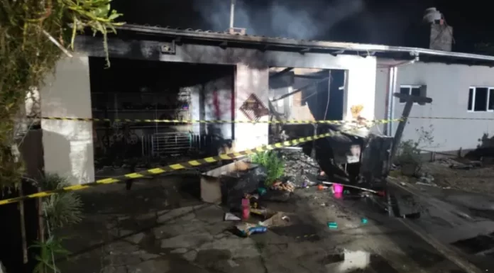 Bombeiros combatem incêndio em São João do Sul