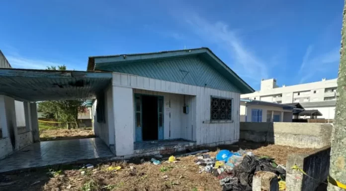 Identificado morador de rua encontrado morto em casa abandonada em bairro de Araranguá