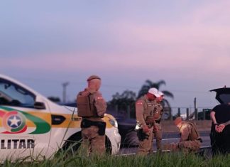 Um homem e três mulheres com grande quantidade de produtos de furto foram presos em Sombrio