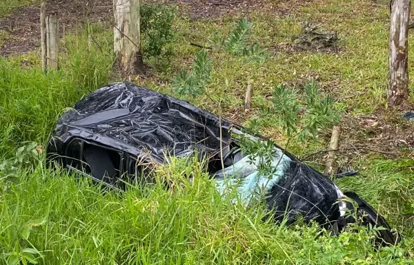 Capotamento registrado na Rodovia José Tiscoski em Balneário Gaivota