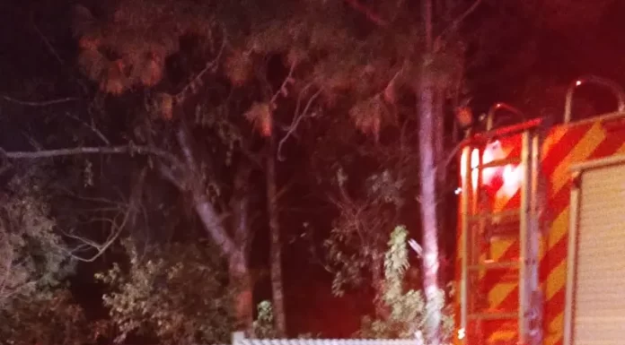 Bombeiros atendem incêndio em residência em Passo de Torres