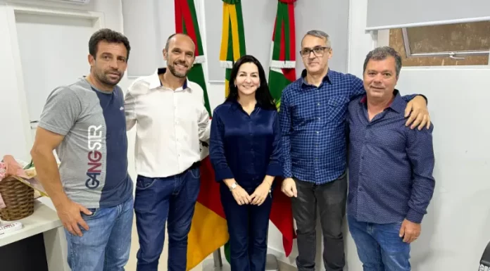 Prefeita Gislaine dá posse a novos secretários de Sombrio