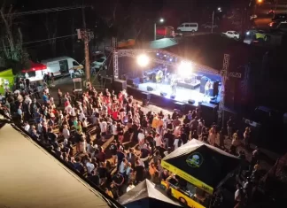 Boia Cross começa com grande público em uma noite de rock