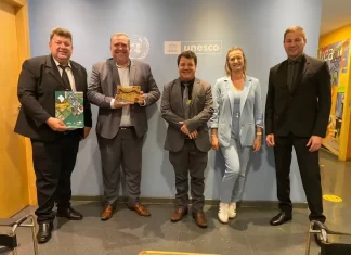 Comitiva do Geoparque Mundial visita sede da UNESCO Brasil