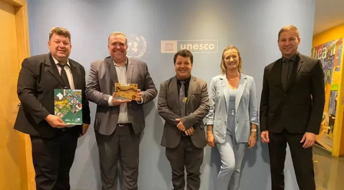 Comitiva do Geoparque Mundial visita sede da UNESCO Brasil