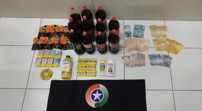 Polícia apreende drogas e notas falsas em abordagem em Timbé do Sul