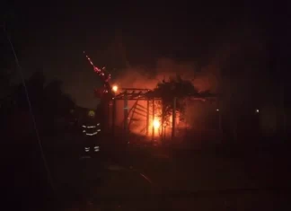 Incêndio consome residência em Balneário Arroio do Silva