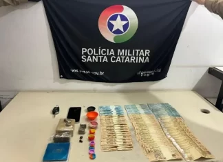 PM prende homem após encontrar drogas e dinheiro em Araranguá