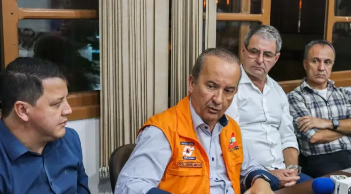 Jorginho Mello vai a Praia Grande e prefeito solicita recursos para resolver alagamentos