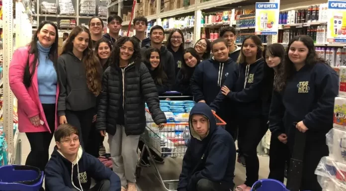 Alunos do terceirão em Sombrio abrem mão do dinheiro da formatura para ajudar vítimas das enchentes no Rio Grande do Sul