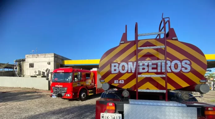 Incêndio em Depósito Chama Atenção em Sombrio