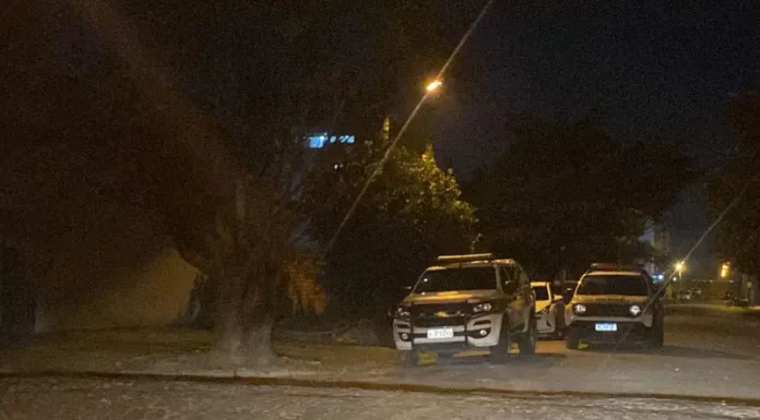 Suspeita de tráfico de drogas é detida pela polícia militar em Sombrio