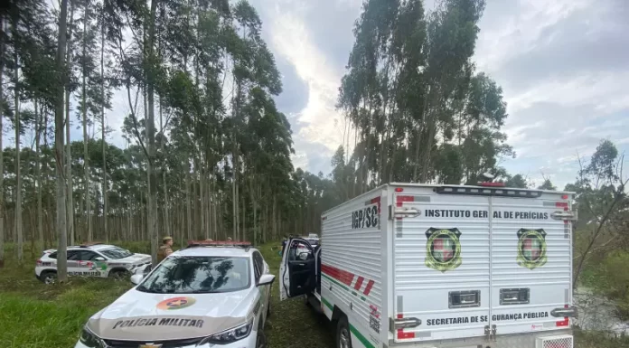 Mais três corpos em decomposição são encontrados enterrados em Balneário Arroio do Silva