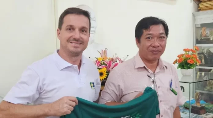 Cooperja visita Vietnã maior produtor mundial de pitaia