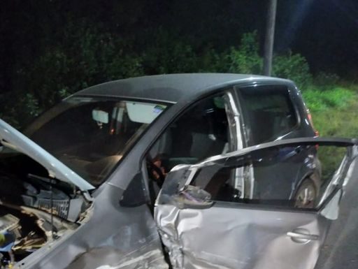 Mulher fica presas às ferragens após acidente na SC 447