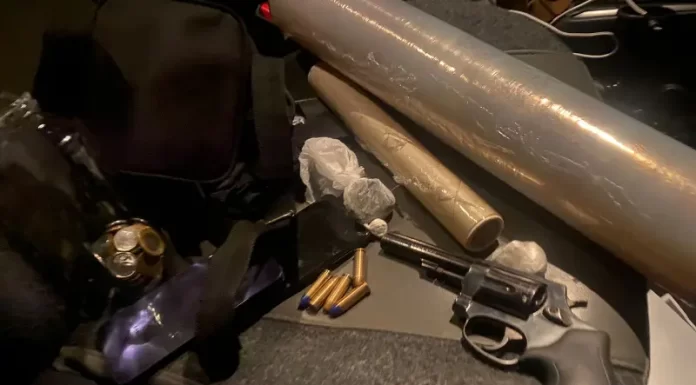 Ação da Polícia Militar resulta na apreensão de arma, munições, drogas e dinheiro em Santa Rosa do Sul