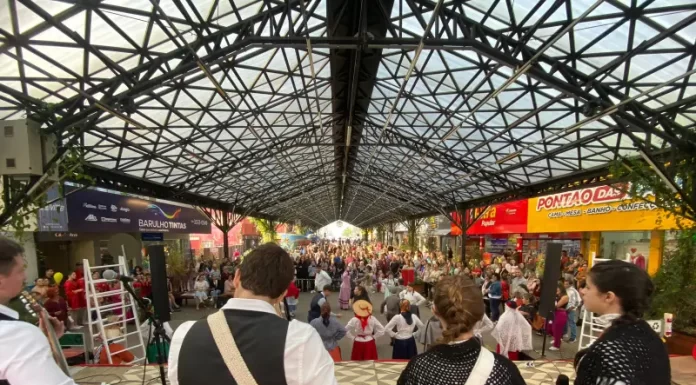 Sábado mais especial dia dos namorados e arraial da casa da cultura movimentam o centro de Sombrio no final de semana