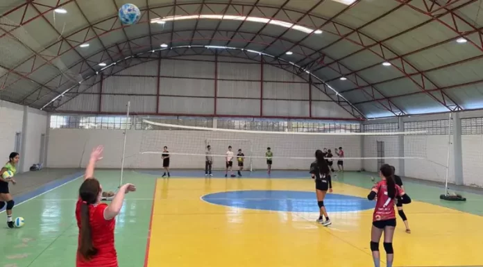 DME reúne esportistas para organizar Municipal de Voleibol