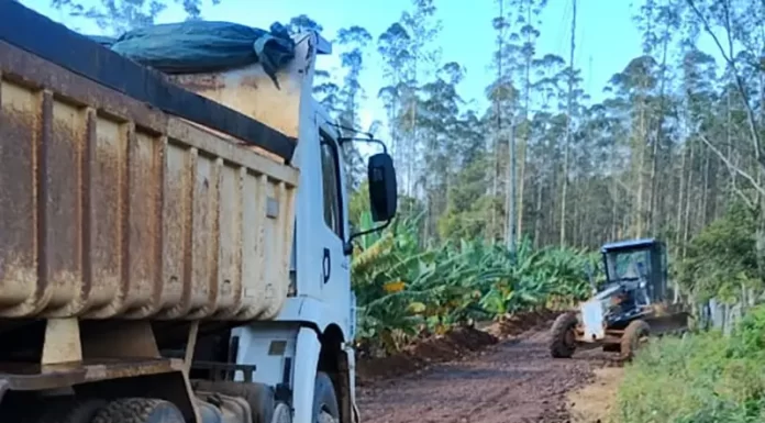 Jacinto Machado segue com manutenção de estradas do interior
