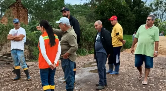 Prefeita Gislaine faz visita em bairros atingidos pelas chuvas