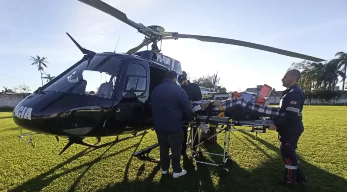 Helicóptero do SAER realiza duas transferências de pacientes em Praia Grande