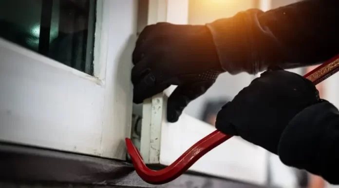 Ladrão furta casa enquanto o dono dormia em Passo de Torres