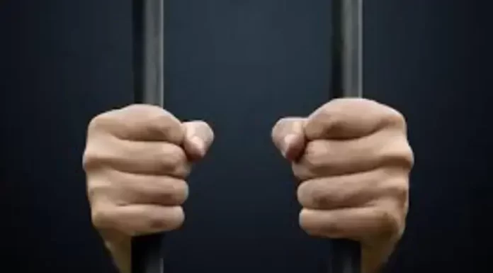 Homem descumpre medida protetiva, se recusa a sair da casa da ex e acaba preso em Sombrio