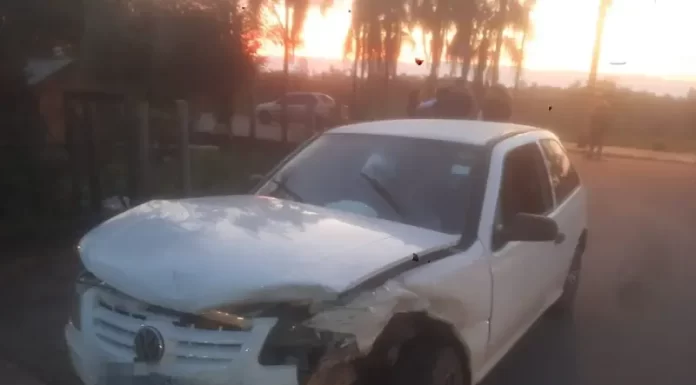 Colisão frontal deixa três pessoas feridas em São João do Sul