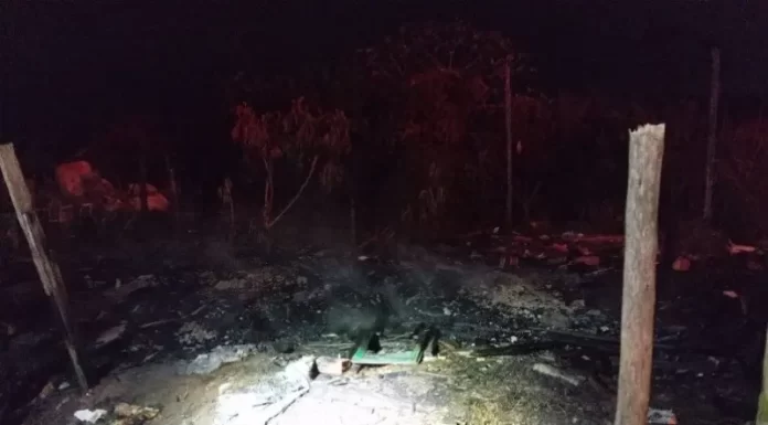 Casa é destruída por incêndio em Balneário Gaivota