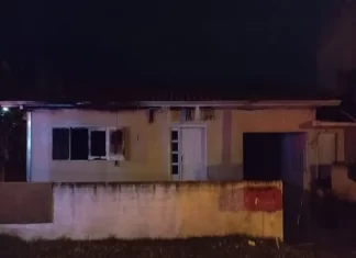 Incêndio em Residência em Sombrio Mobiliza Corpo de Bombeiros