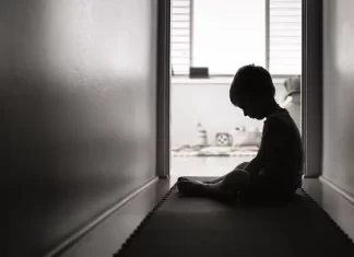 Criança de 6 anos foge de casa após ver mãe ser agredida em Passo de Torres