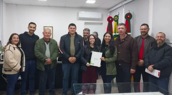 Prefeita Gislaine assina ordens de serviço no valor de R$ 10 milhões