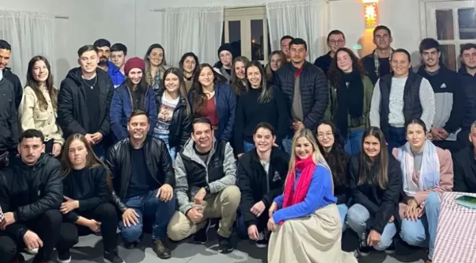 Alex e Ismael se reúnem com jovens para alinhar propostas de campanha!