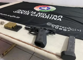 Homem com mandado de prisão por homicídio é preso pela PM em Passo de Torres