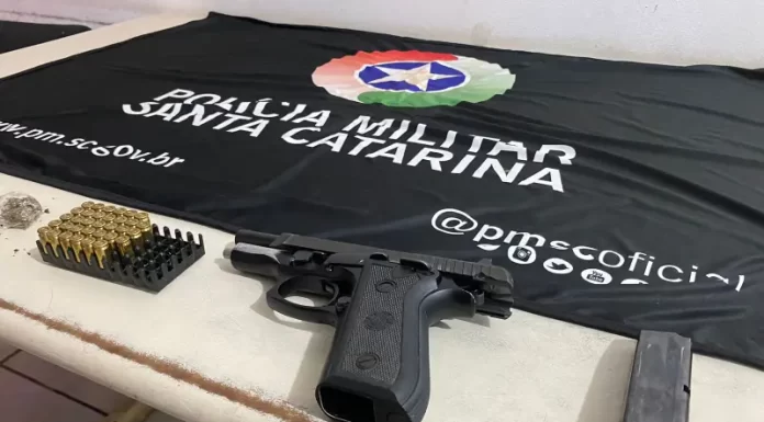 Homem com mandado de prisão por homicídio é preso pela PM em Passo de Torres