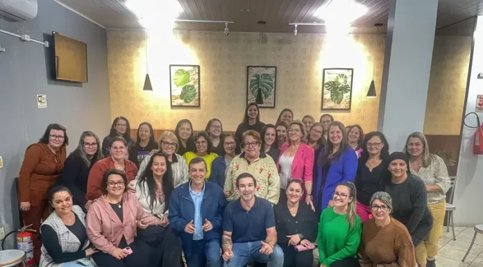 Pré-candidato Zé Artur faz reunião com mulheres