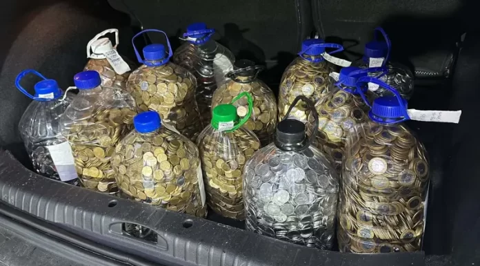 Homem compra carro com R$ 17 mil em moedas em SC