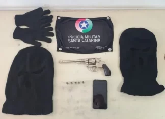 Dupla armada é presa pela PM próximo a posto de combustível em Araranguá; homens são suspeitos de tentativa de roubo