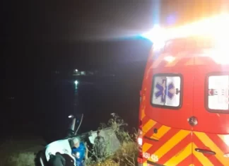 Motorista fica ferido após saída de pista seguida de capotamento na SC 108 em Meleiro