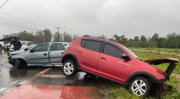 Colisão frontal é registrada em Araranguá