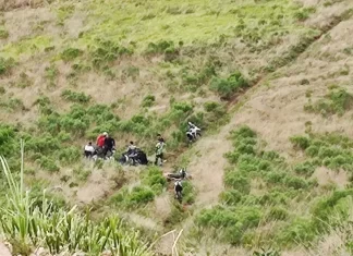 Motociclista sofre acidente em trilha e é resgatado por helicóptero do SAER