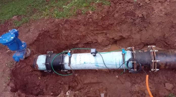 Sombrio Saneamento instala terceiro equipamento para medir vazão de água