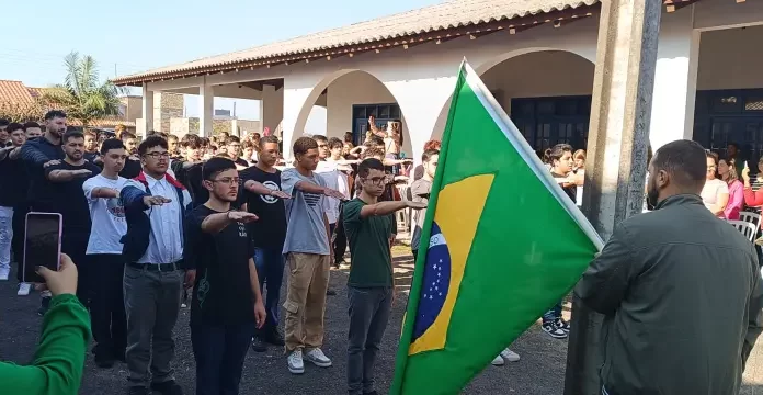 Balneário Gaivota entrega certificados para jovens dispensados do serviço militar