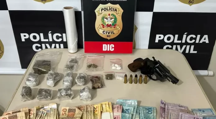 DIC de Tubarão prende suspeito por tráfico de drogas e posse irregular de arma de fogo.
