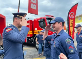 Solenidade em Araranguá homenageia bombeiros militares e autoridades