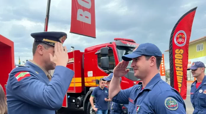 Solenidade em Araranguá homenageia bombeiros militares e autoridades