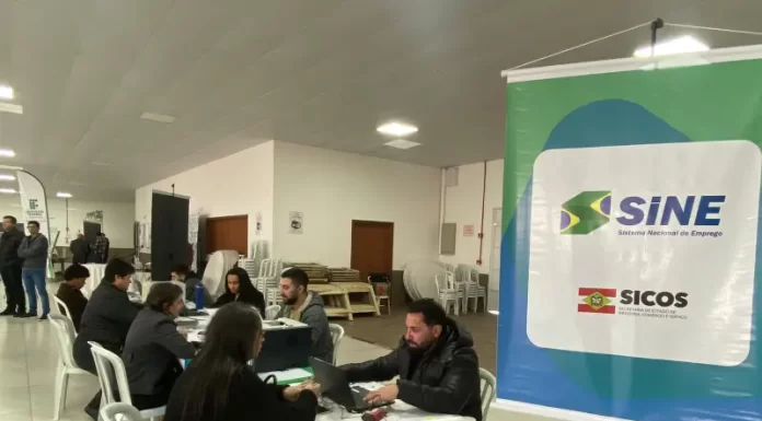 Feirão de empregos em Sombrio conecta candidatos e empresas em busca de talentos